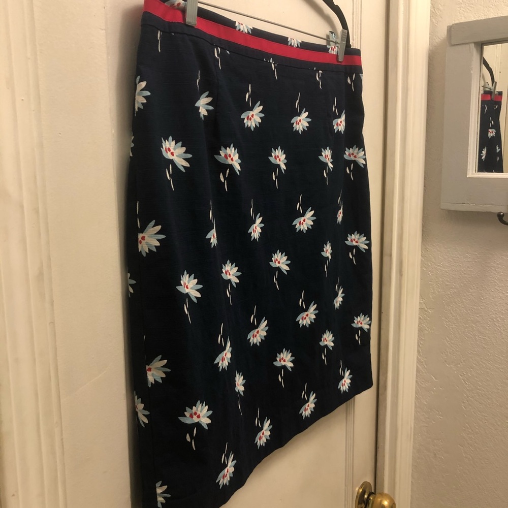 Boden Navy Floral Skirt - Picture 3 of 12